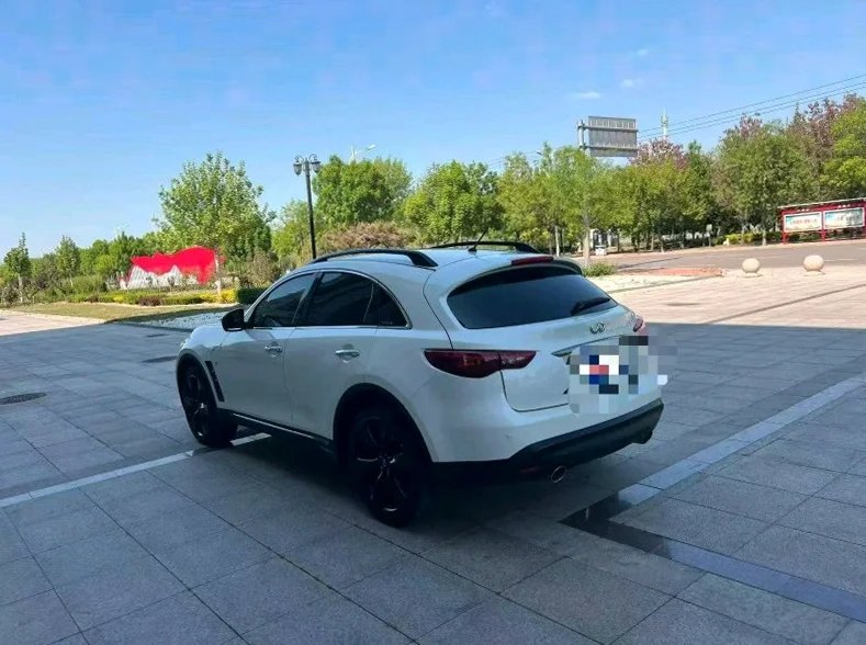 英菲尼迪QX70 后面外观二
