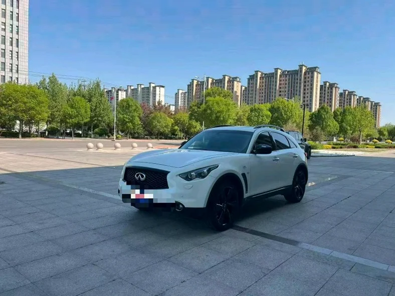 英菲尼迪QX70 正面外观三