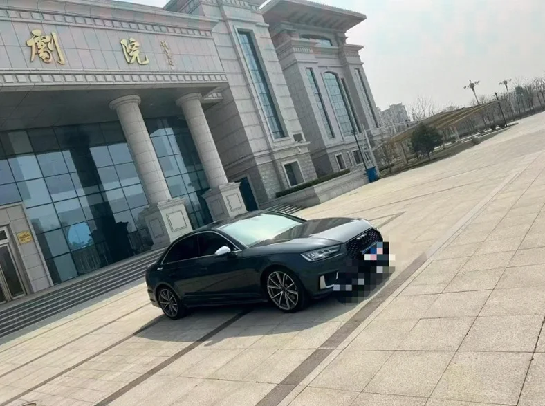 奥迪S4 正面外观三