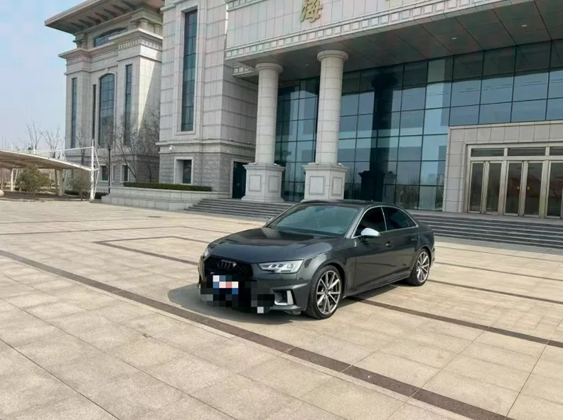 奥迪S4 正面外观二