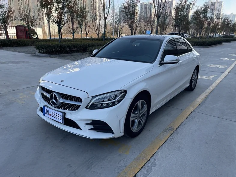 奔驰C 正面外观二