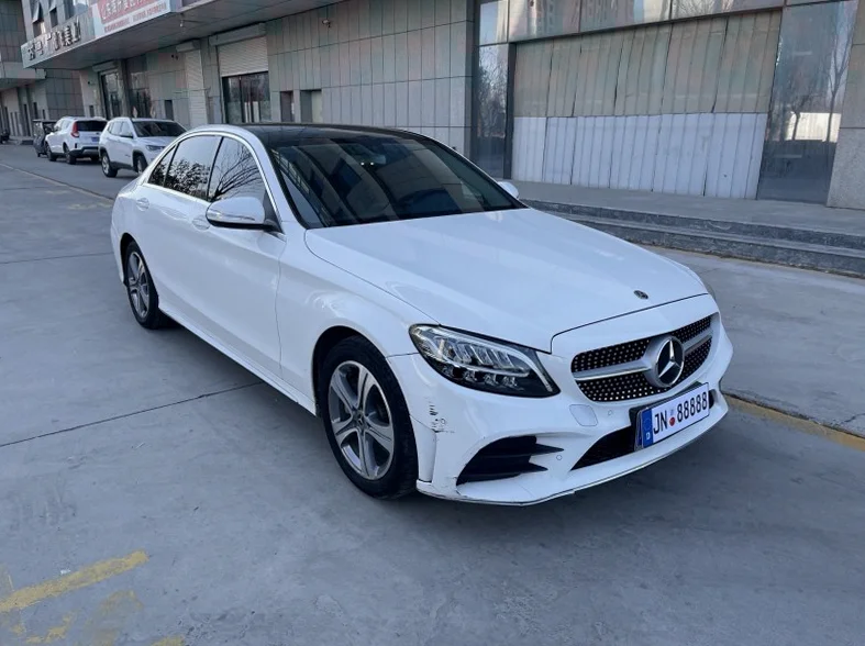 奔驰C 正面外观三