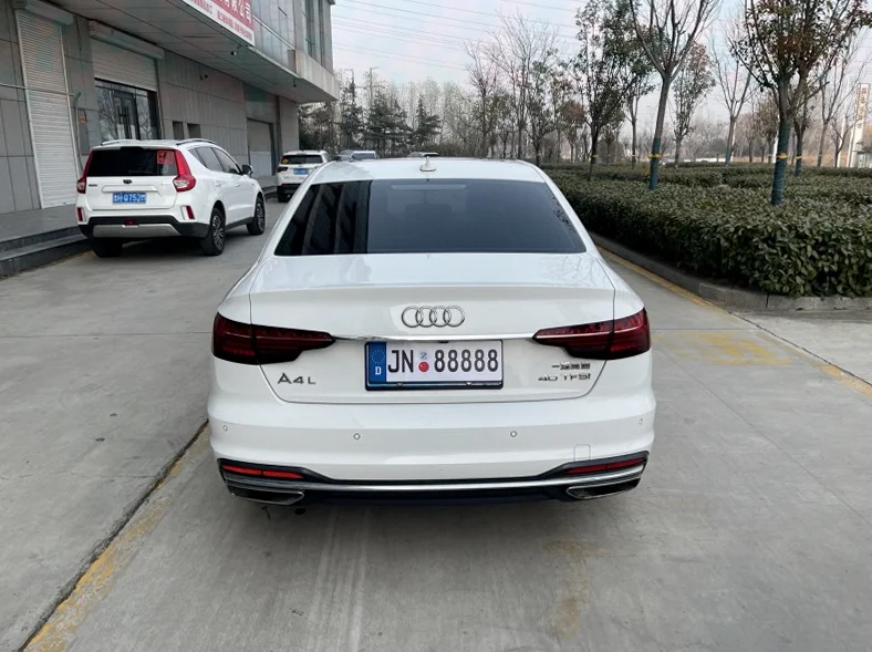 奥迪A4L 后面外观二