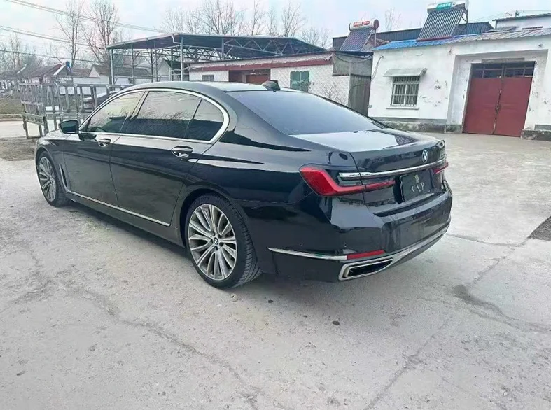 宝马7系 后面外观三