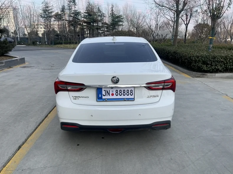 别克威朗 后面外观二