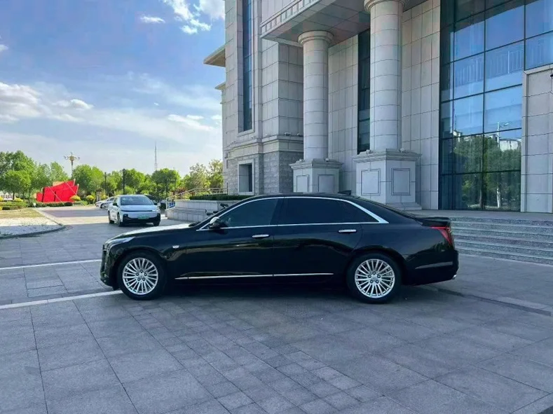 凯迪拉克CT6 后面外观一
