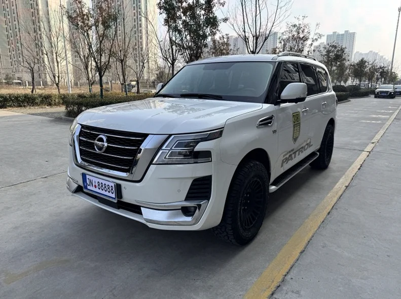日产途乐 正面外观二