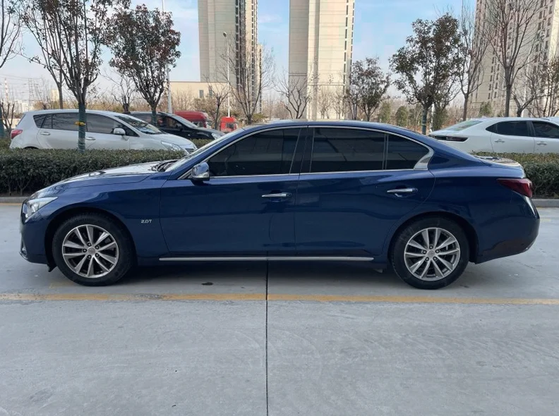 英菲尼迪Q50L 后面外观三