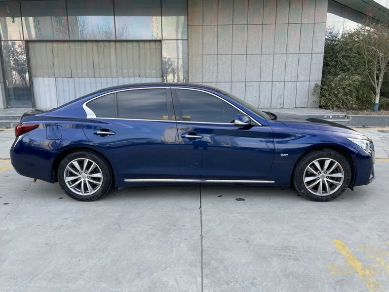 英菲尼迪Q50L 后面外观一