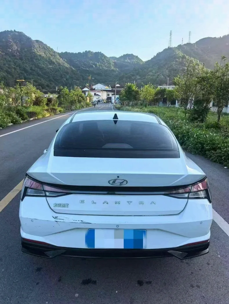 现代伊兰特 驾驶室