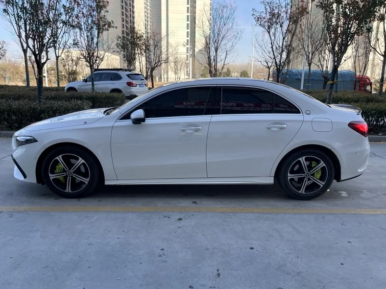 奔驰A 后面外观三