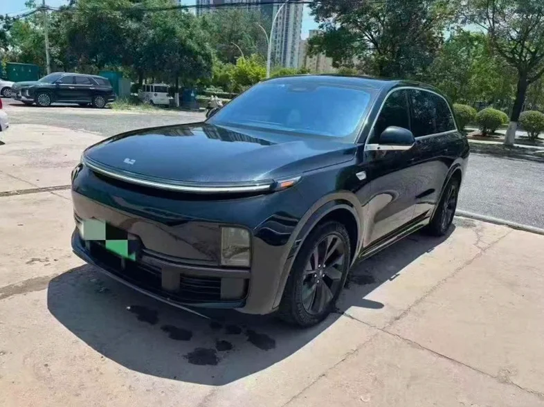 理想L8 后面外观二