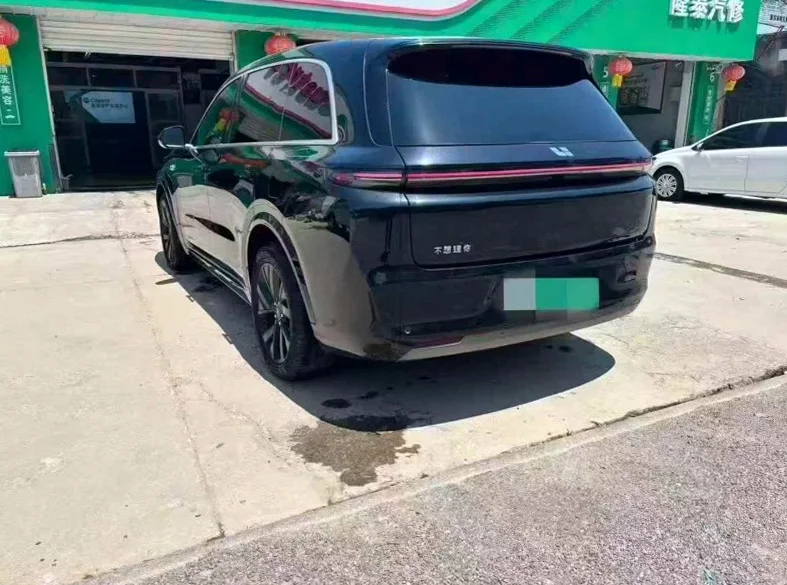 理想L8 后面外观三