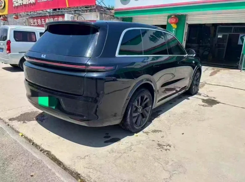 理想L8 正面外观三