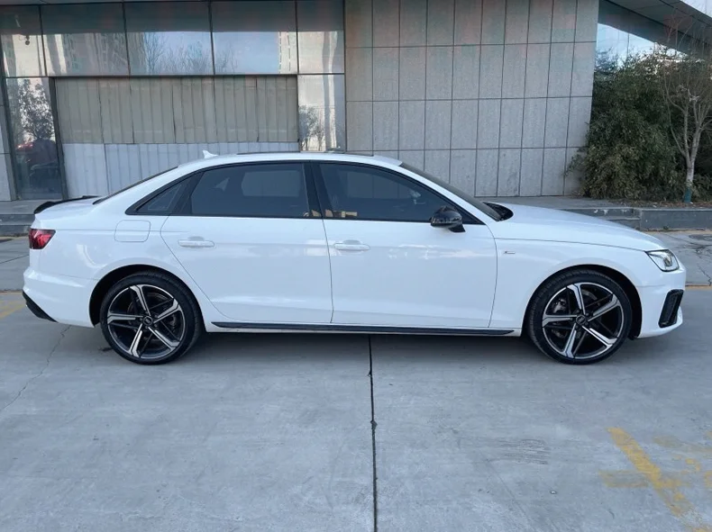 奥迪A4L 后面外观一