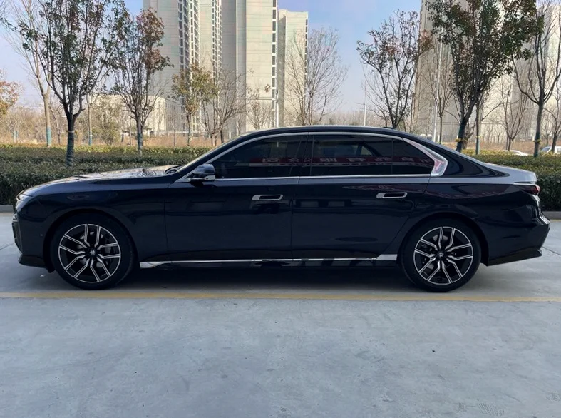 宝马7系 后面外观三