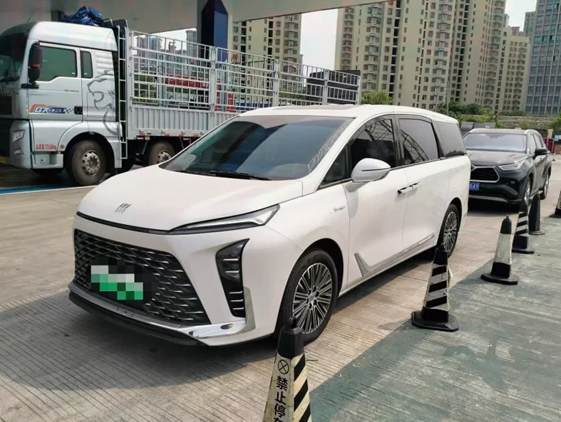 别克GL8 后面外观一