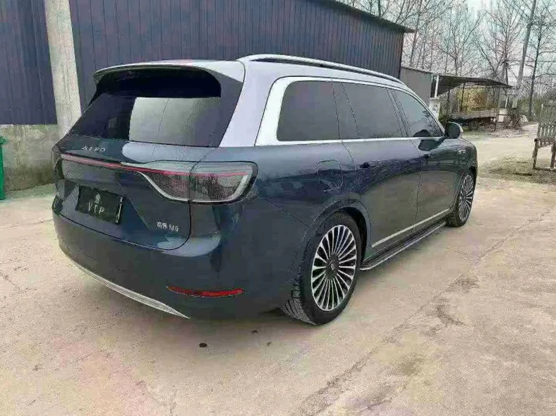 华为智选问界 后面外观三
