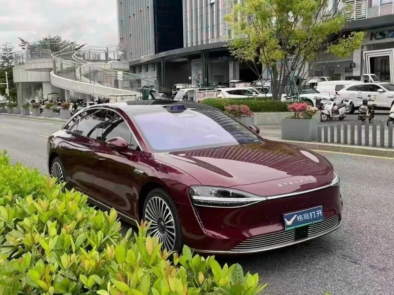 华为智选享界 正面外观二
