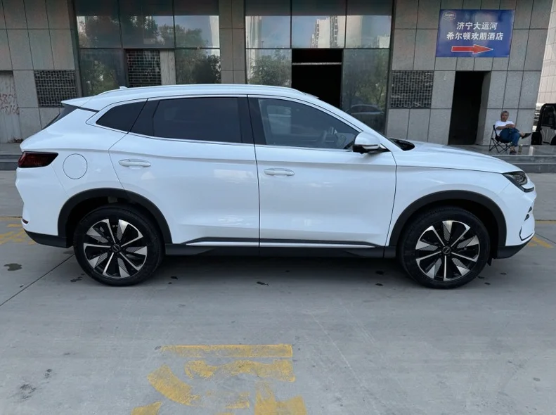比亚迪宋 后面外观一
