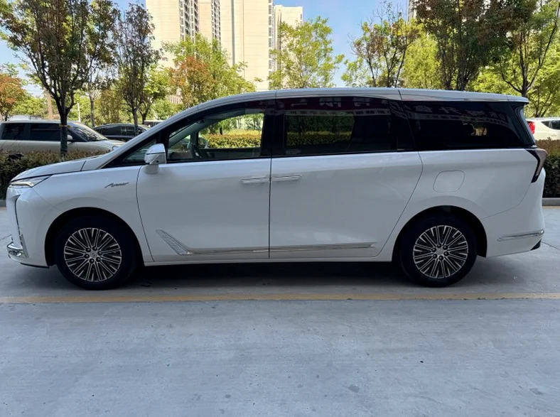 别克GL8 后面外观二