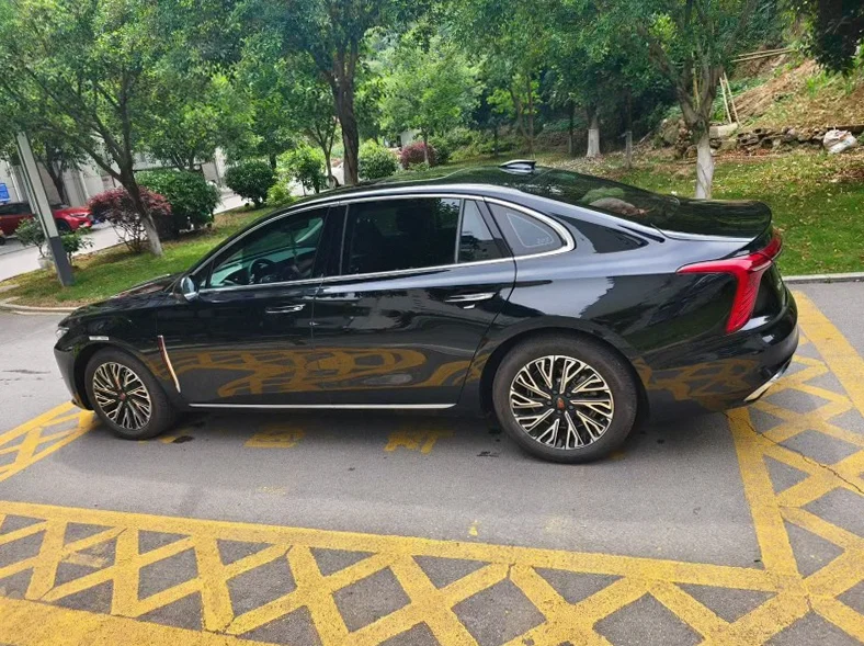 红旗H5 后面外观三