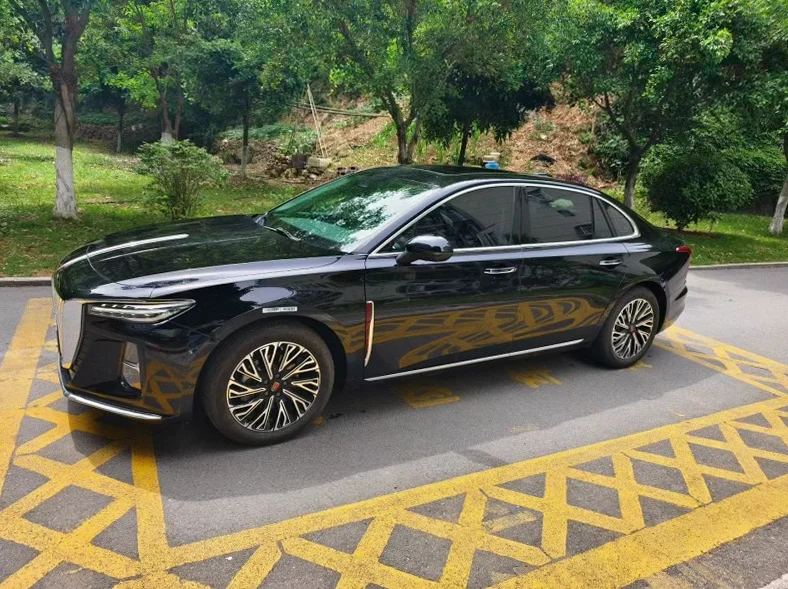 红旗H5 正面外观二