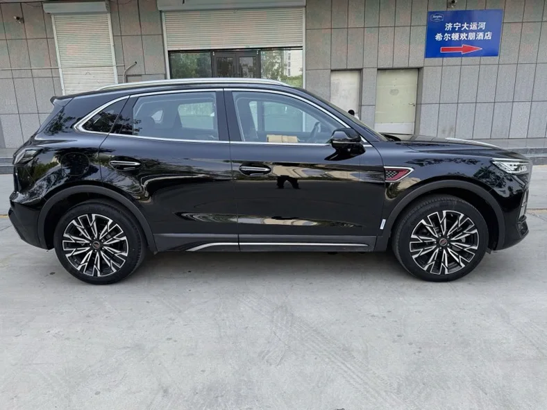 红旗HS5 后面外观一