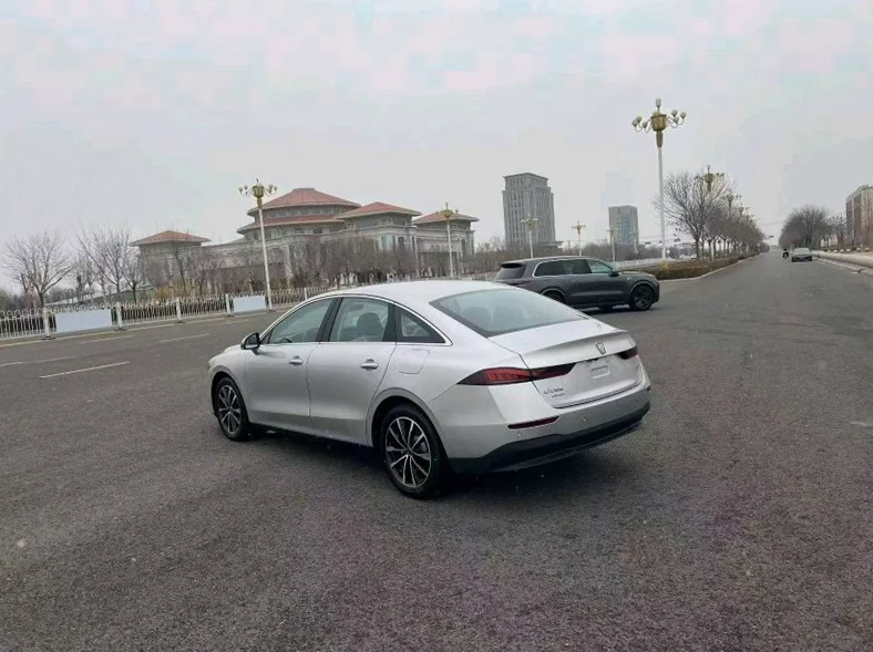 荣威D7 后面外观三