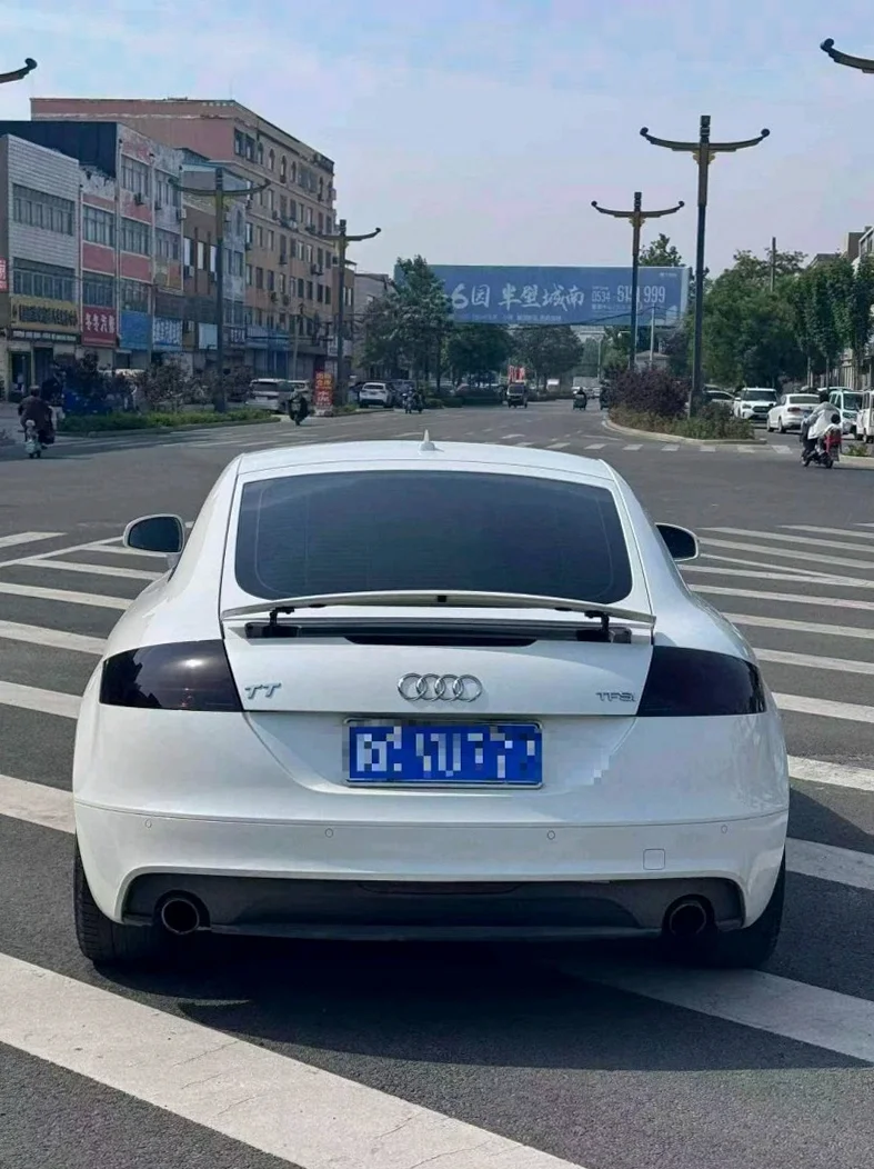 奥迪TT 后面外观一