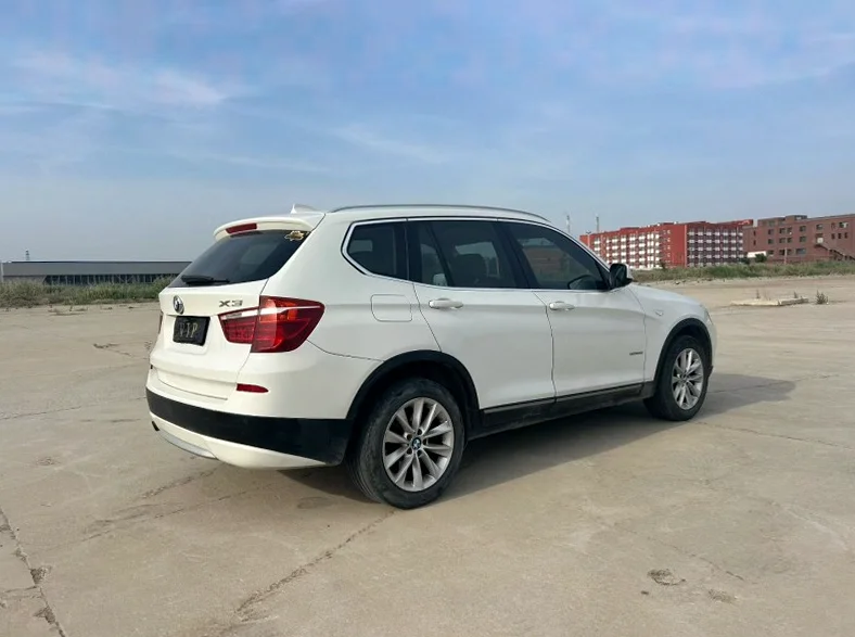 宝马X3 后面外观一