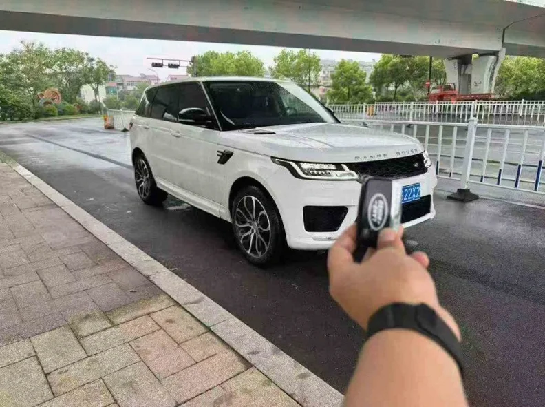 路虎揽胜运动 正面外观三