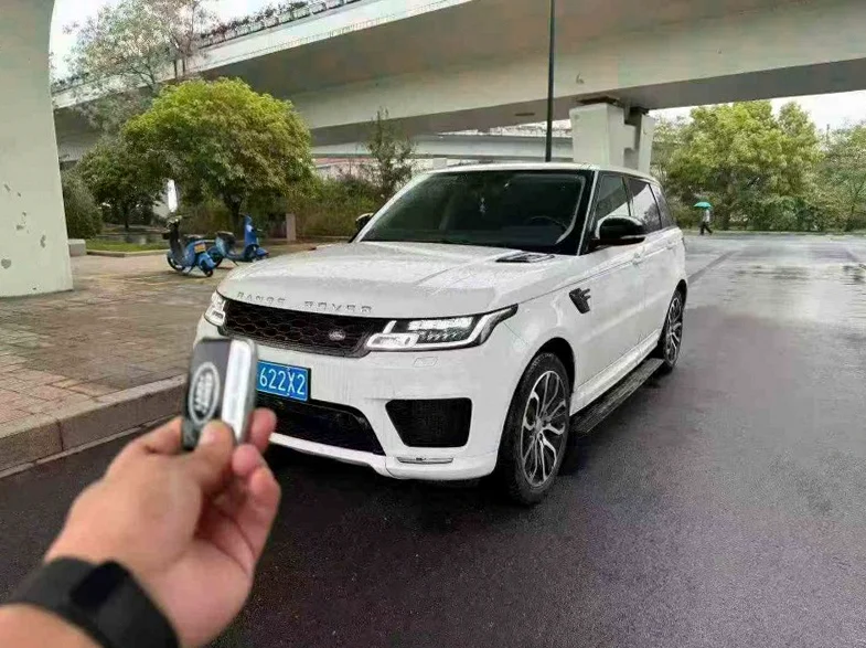 路虎揽胜运动 正面外观二