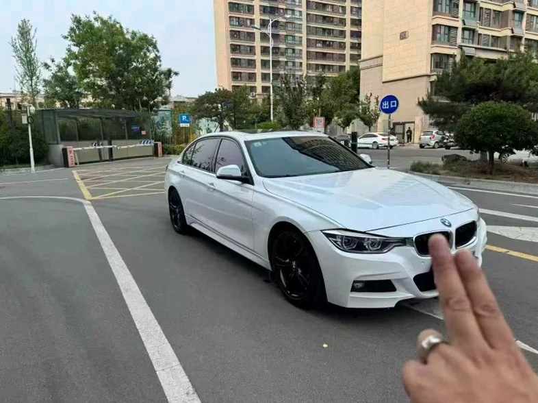 宝马3系 正面外观三