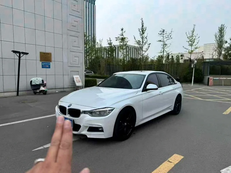 宝马3系 正面外观二
