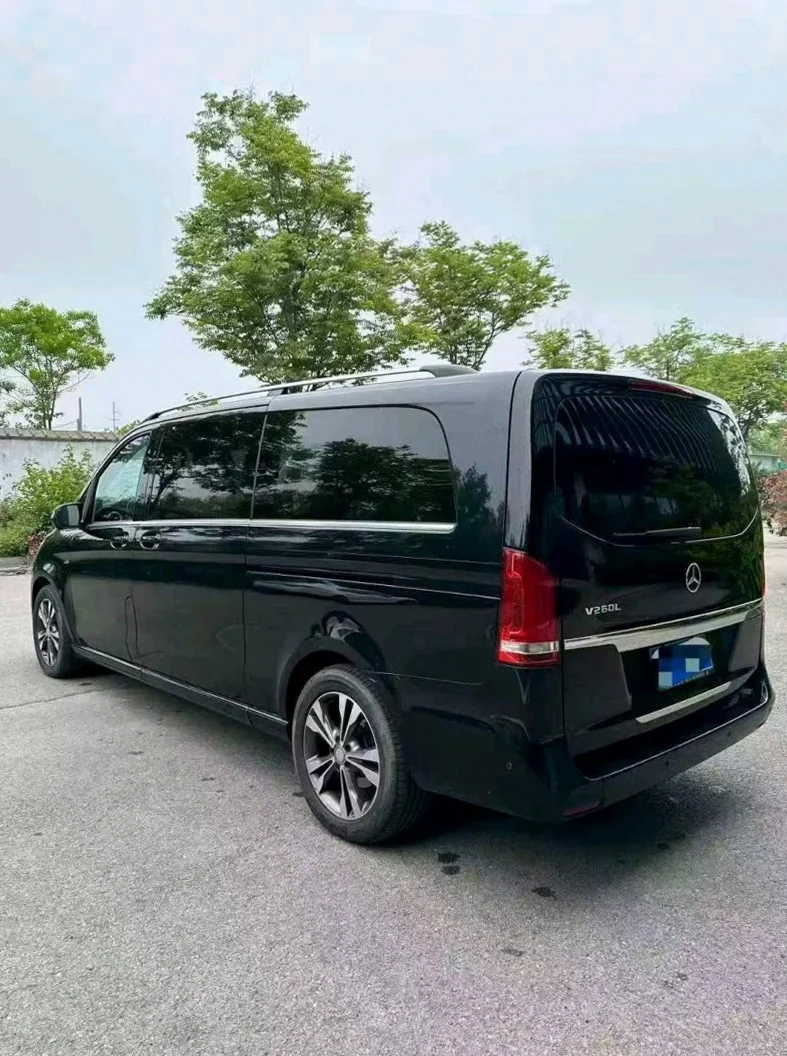 奔驰V 驾驶室