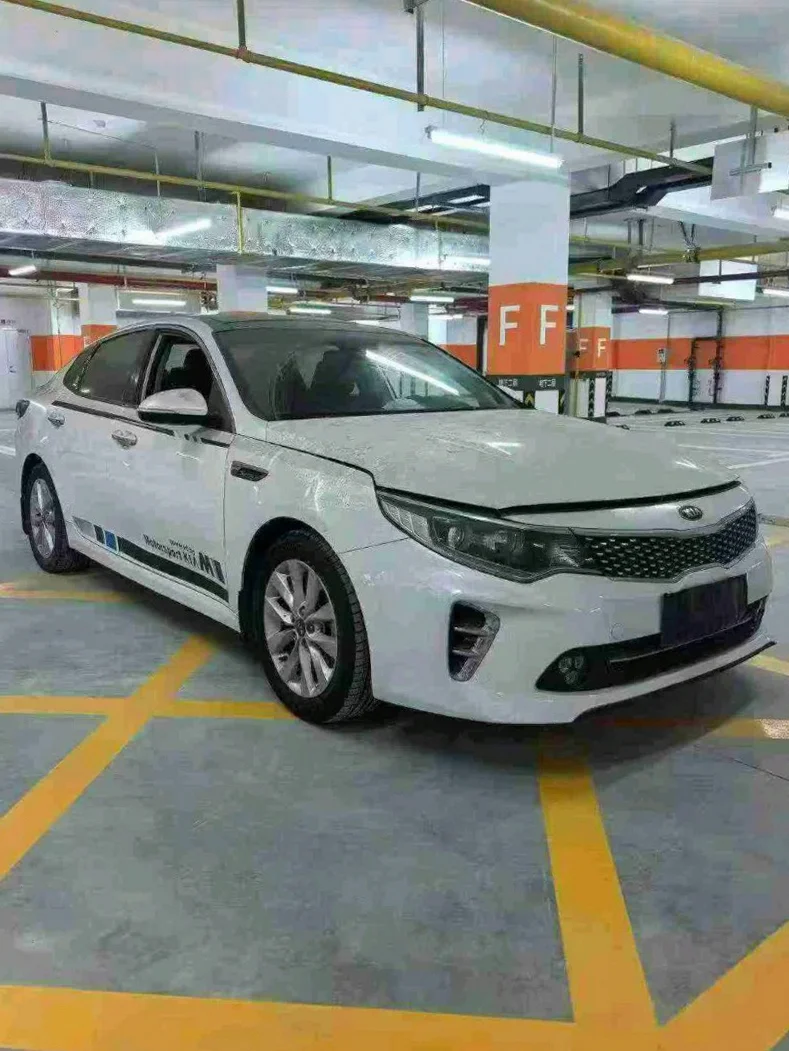 起亚K5 正面外观三