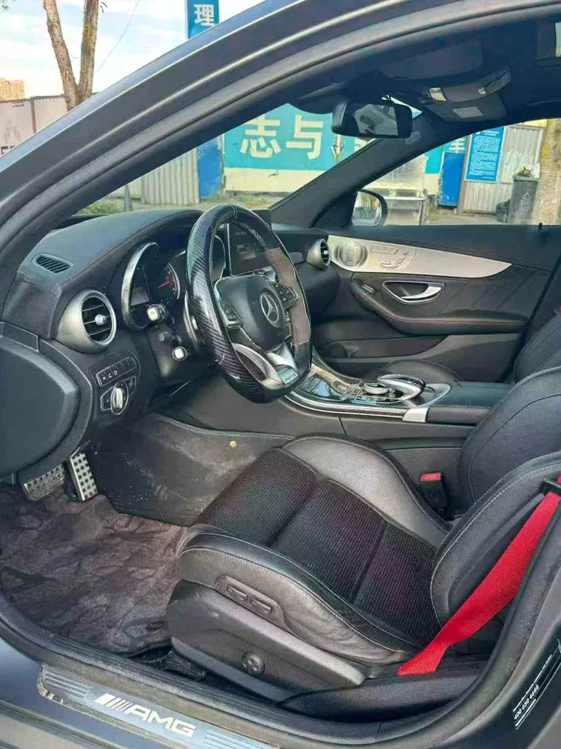 奔驰AMG 后面外观二