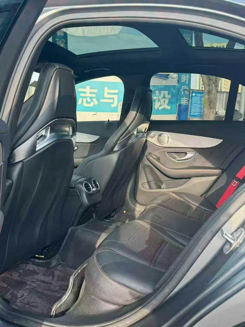 奔驰AMG 后面外观三