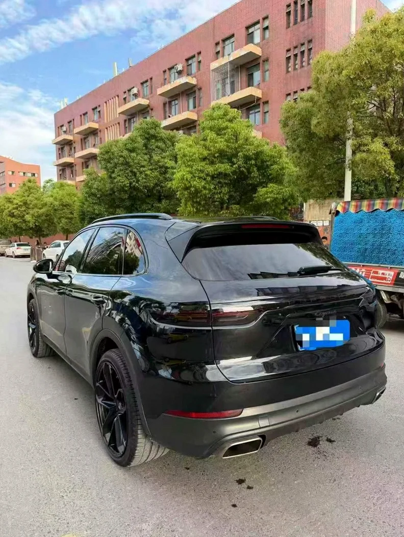 保时捷卡宴 内饰后排