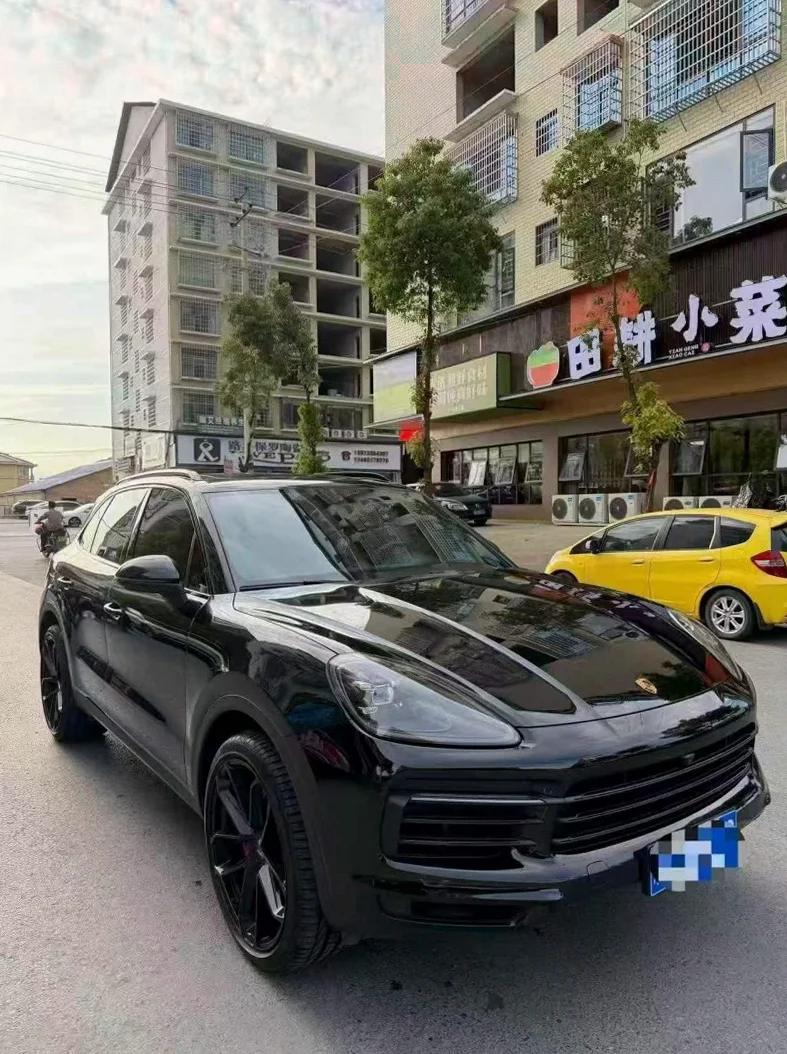 保时捷卡宴 正面外观二