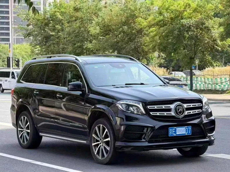 奔驰GLS 正面外观二