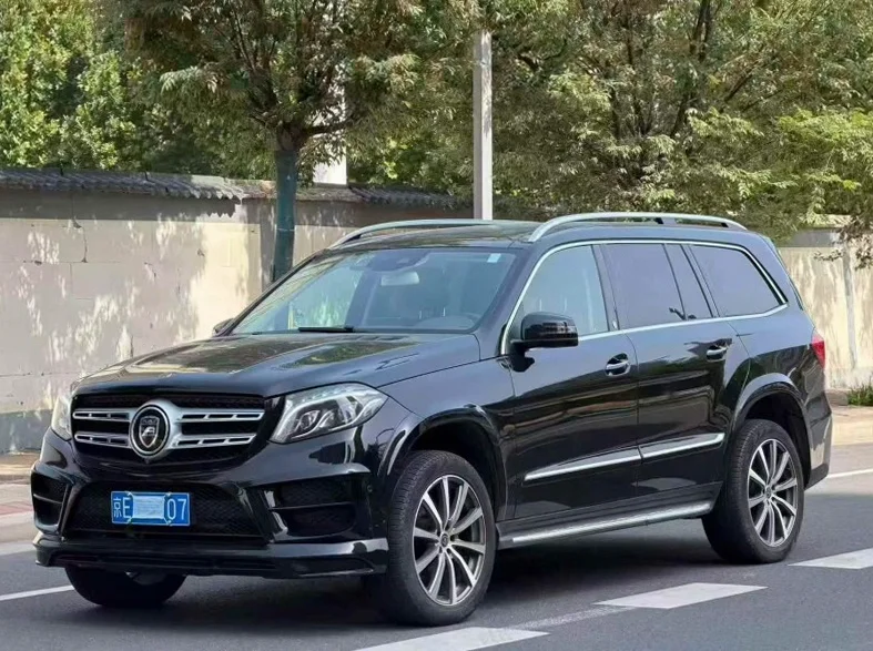 奔驰GLS 正面外观三
