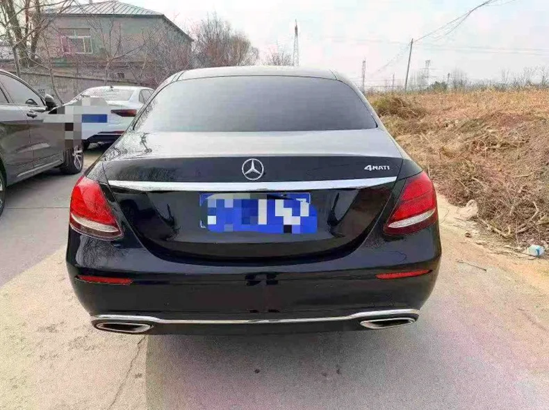 奔驰E 驾驶室