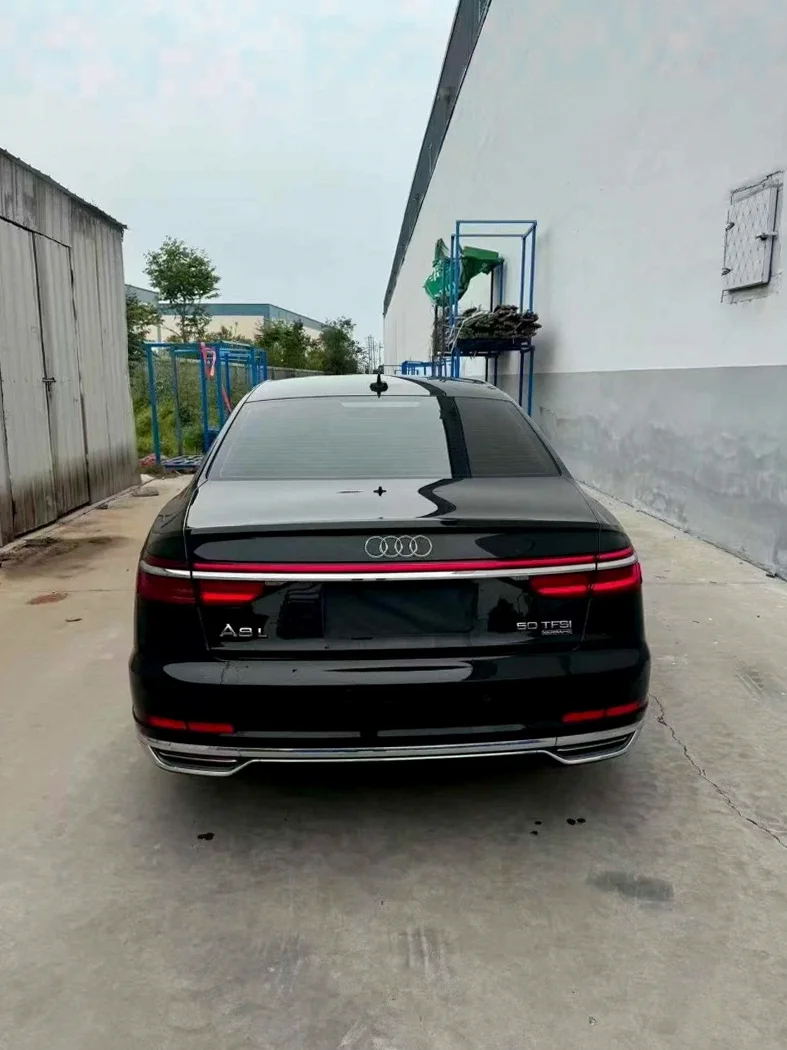 奥迪A8L 驾驶室