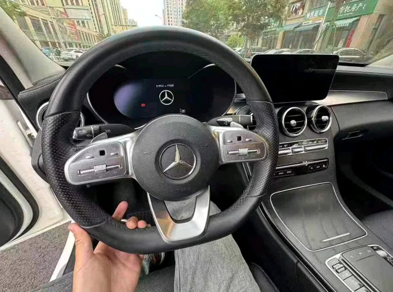 奔驰C 后面外观一