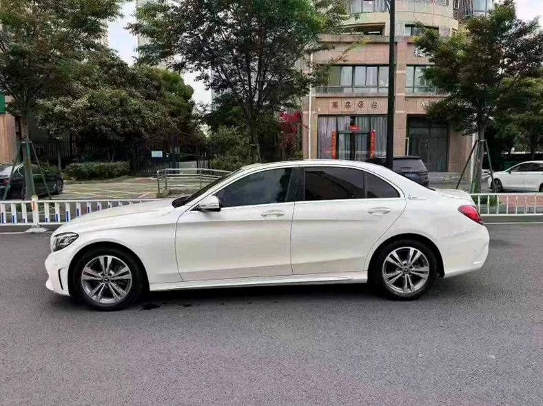 奔驰C 正面外观三