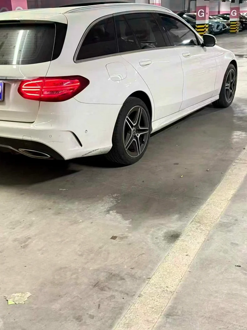 奔驰C 内饰前排