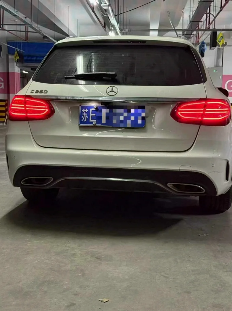 奔驰C 驾驶室