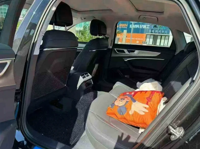 奥迪A6L 后面外观一